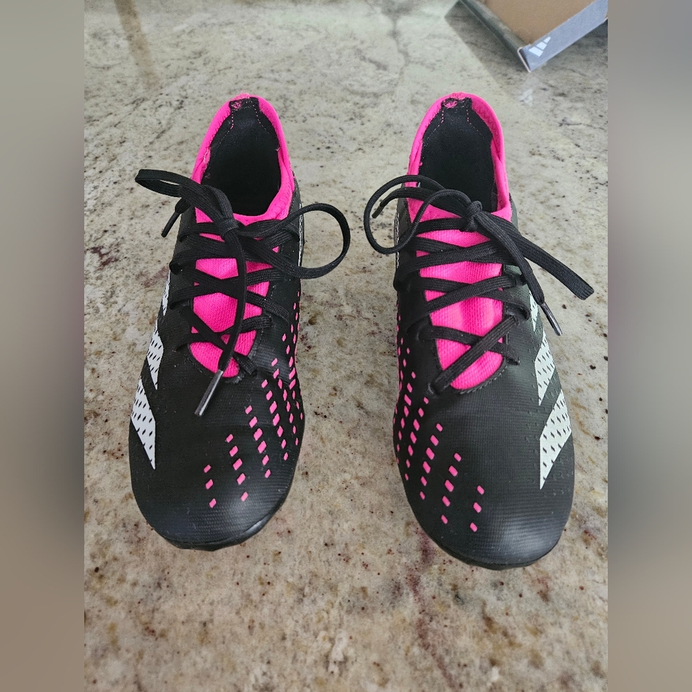 Sz 4 Adidas Kids Soccer Shoes
